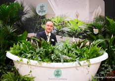 Ronald van Schie had a relaxing moment in the bath with Air So Pure products.